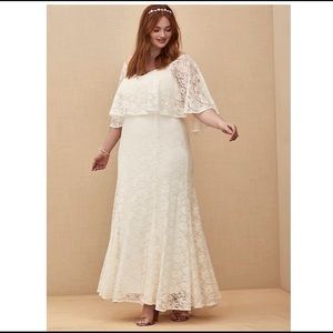 Torrid Ivory Lace Capelet Wedding Dress Sz 16
